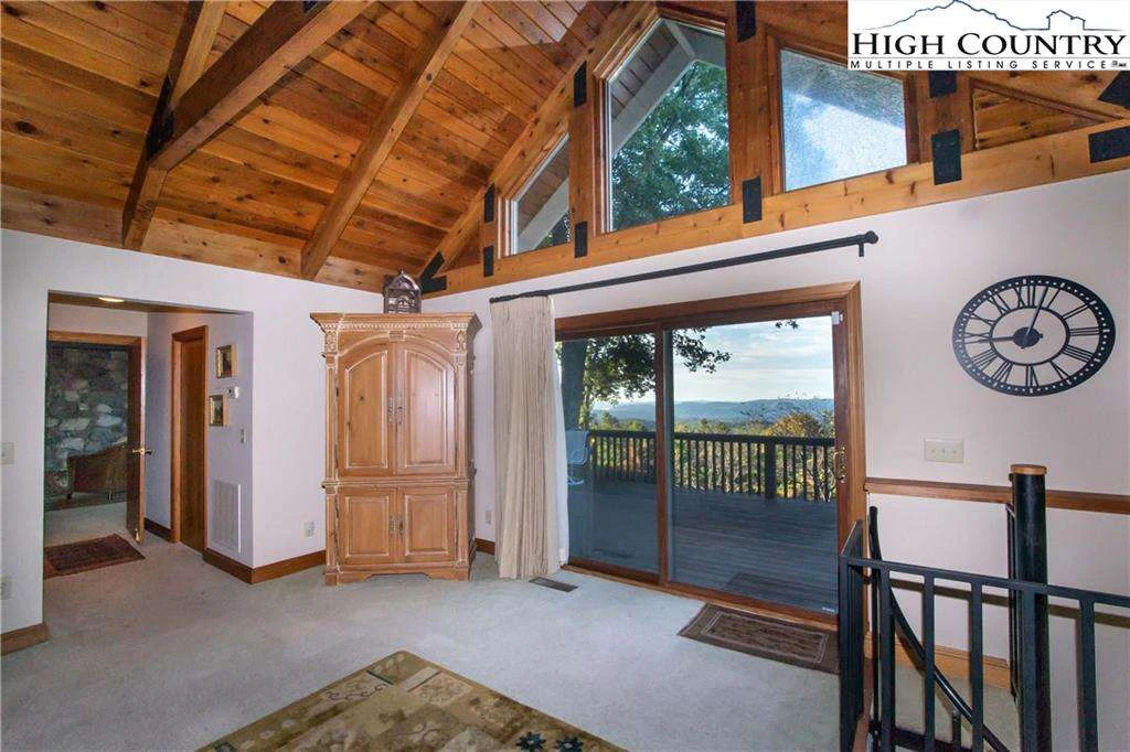 Image number 20 for the current listing