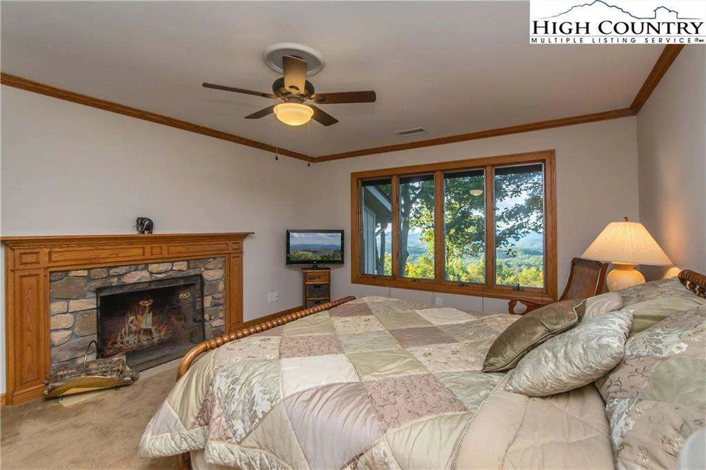 Image number 21 for the current listing