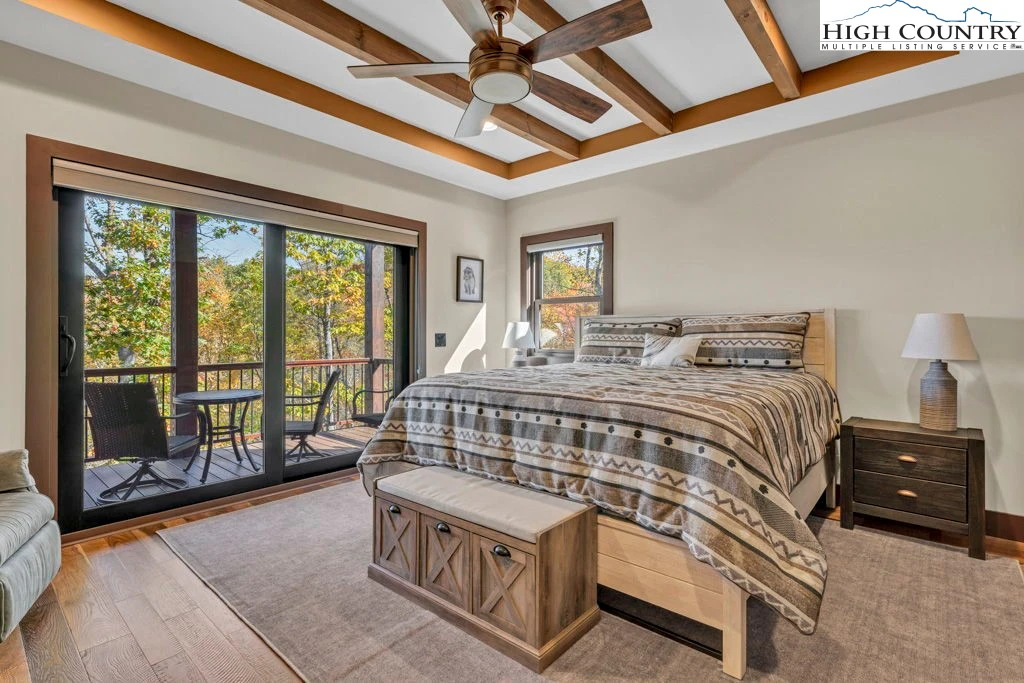 Image number 5 for the current listing