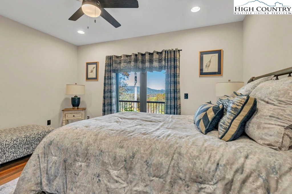 Image number 2 for the current listing