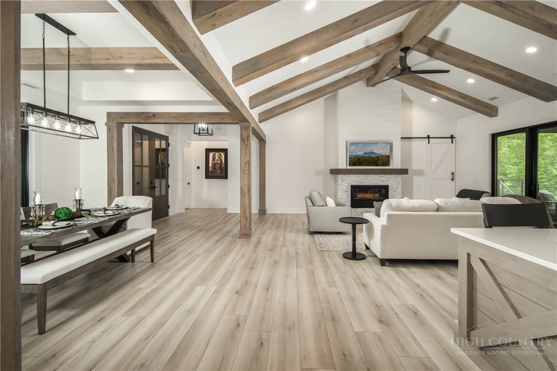 Image number 8 for the current listing