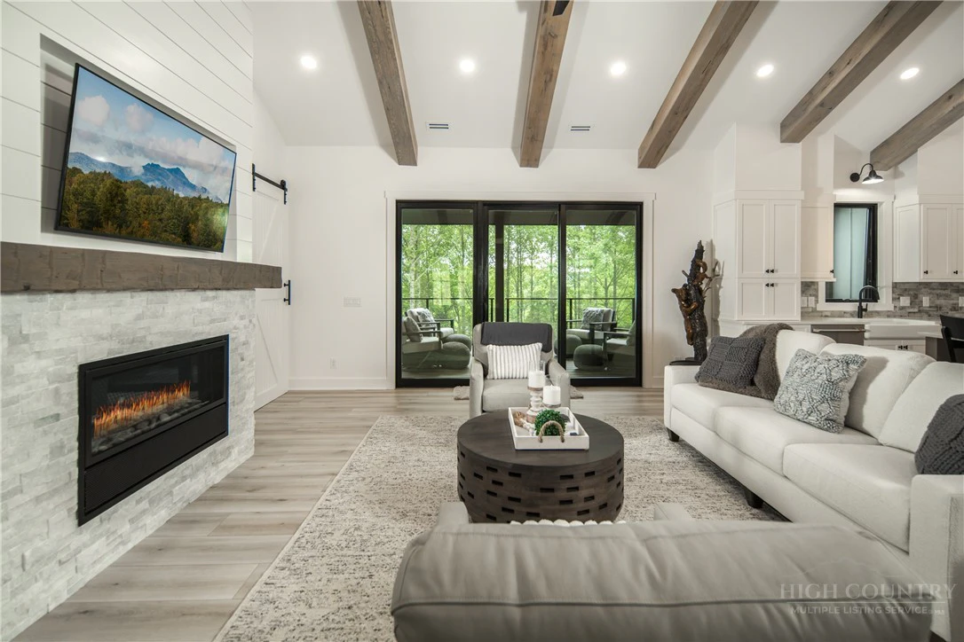 Image number 4 for the current listing