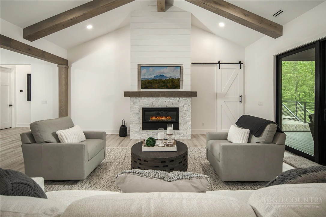 Image number 5 for the current listing