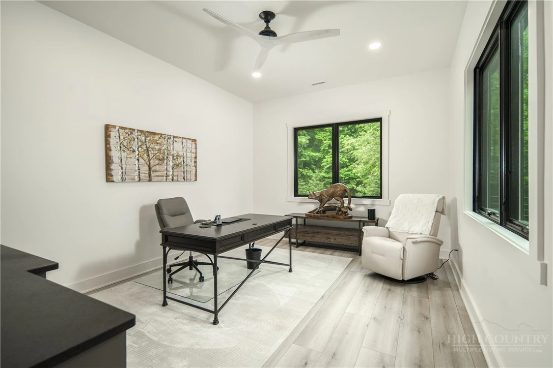 Image number 16 for the current listing