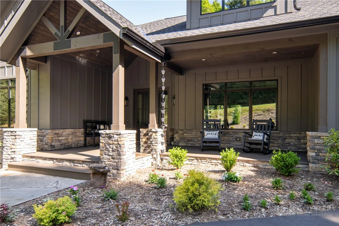 Image number 2 for the current listing