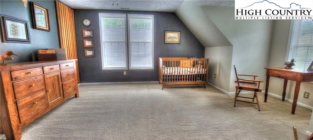 Image number 11 for the current listing