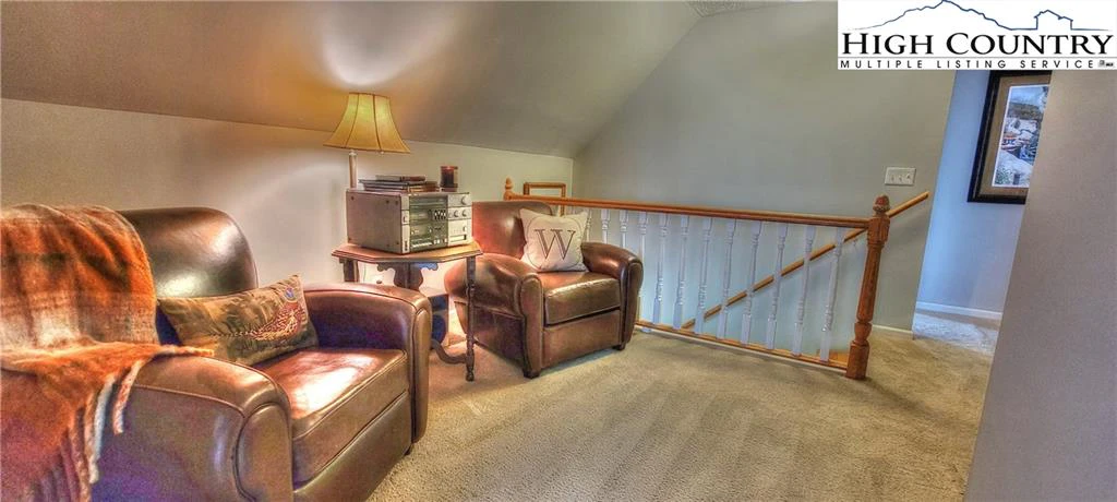 Image number 4 for the current listing