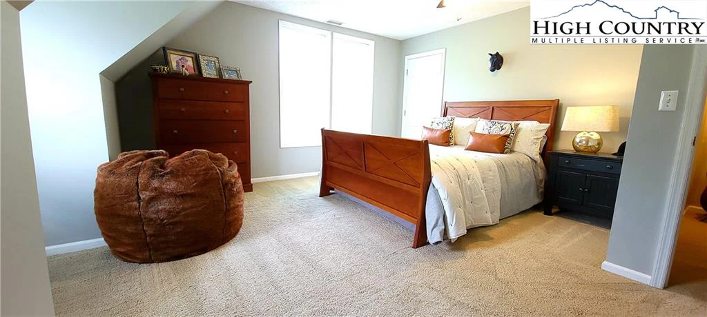 Image number 5 for the current listing