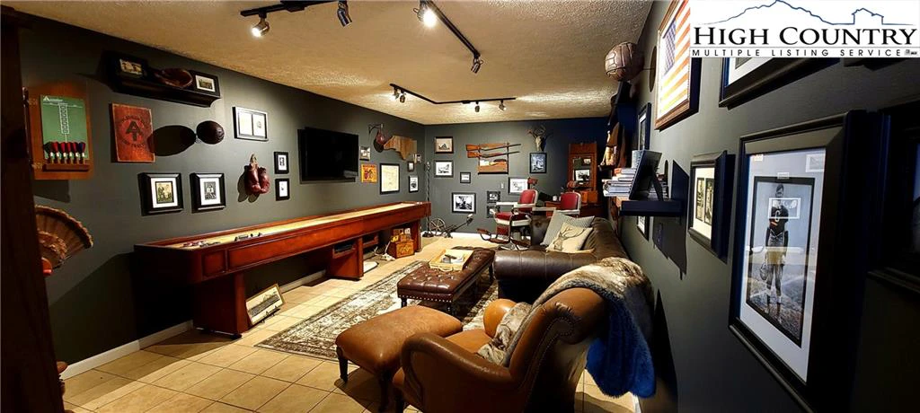 Image number 10 for the current listing