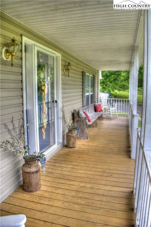 Image number 29 for the current listing