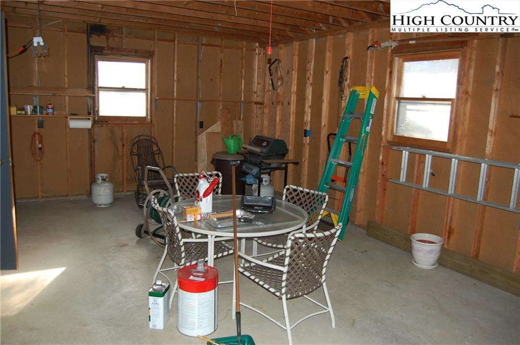 Image number 9 for the current listing