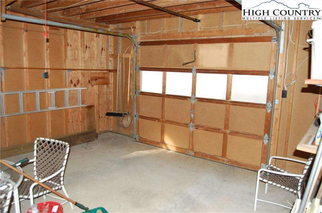 Image number 11 for the current listing