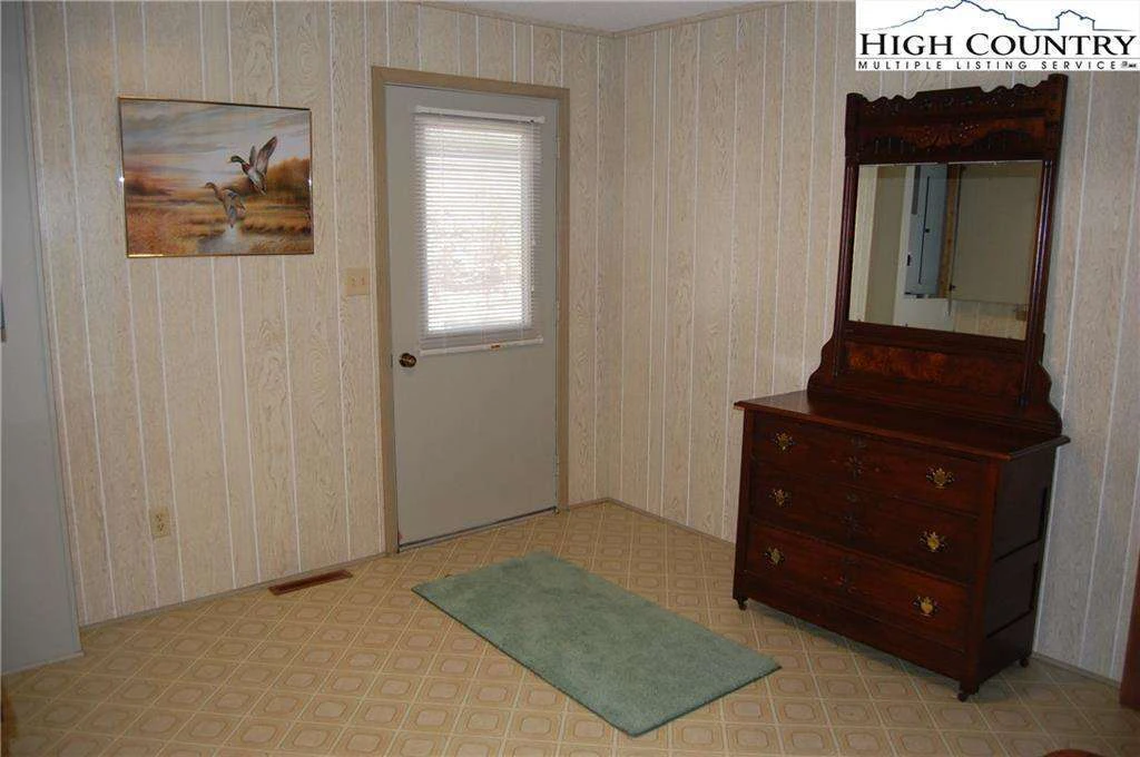 Image number 13 for the current listing