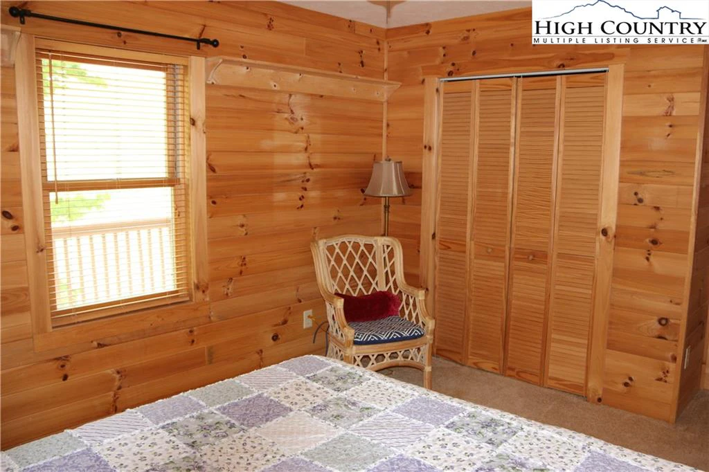 Image number 3 for the current listing