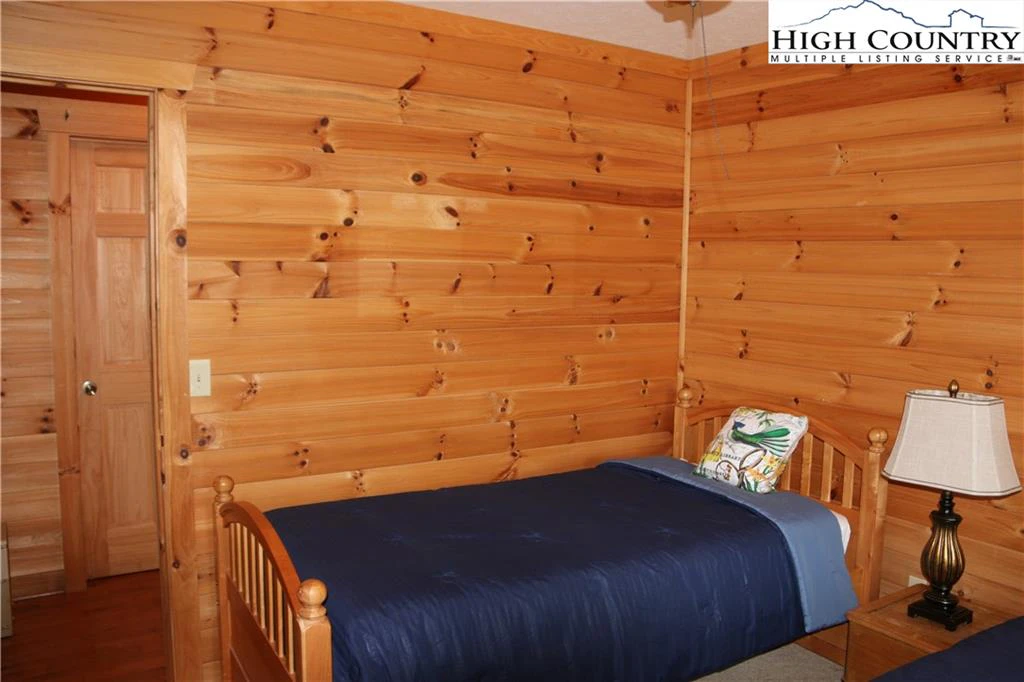 Image number 5 for the current listing