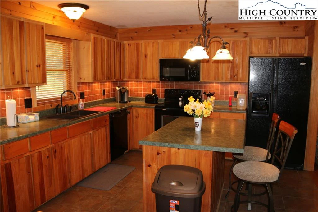 Image number 19 for the current listing