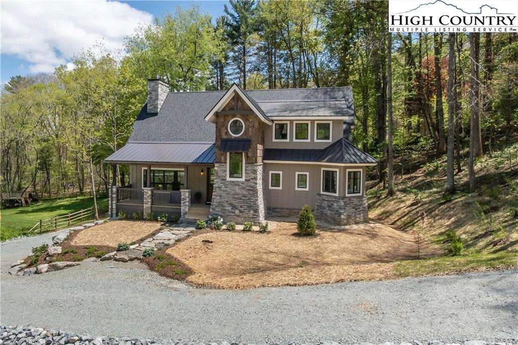 Image number 1 for the current listing