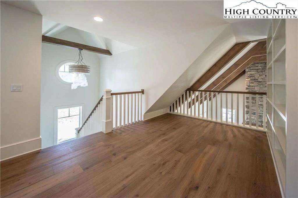 Image number 3 for the current listing