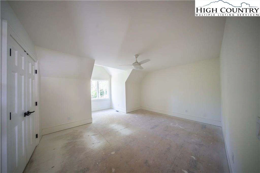 Image number 7 for the current listing