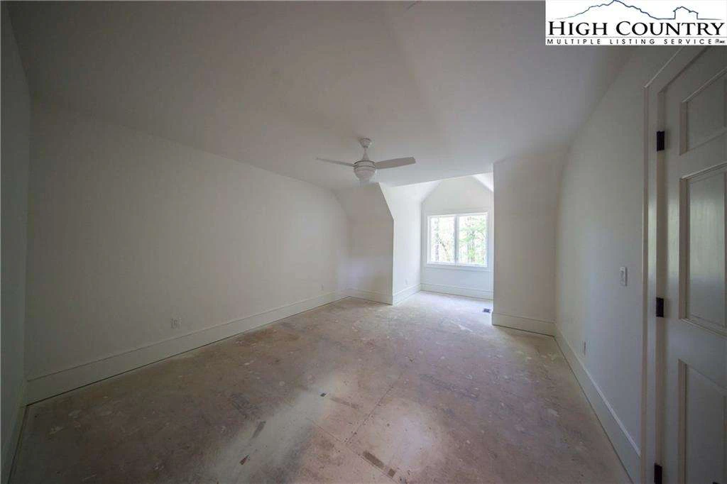 Image number 8 for the current listing