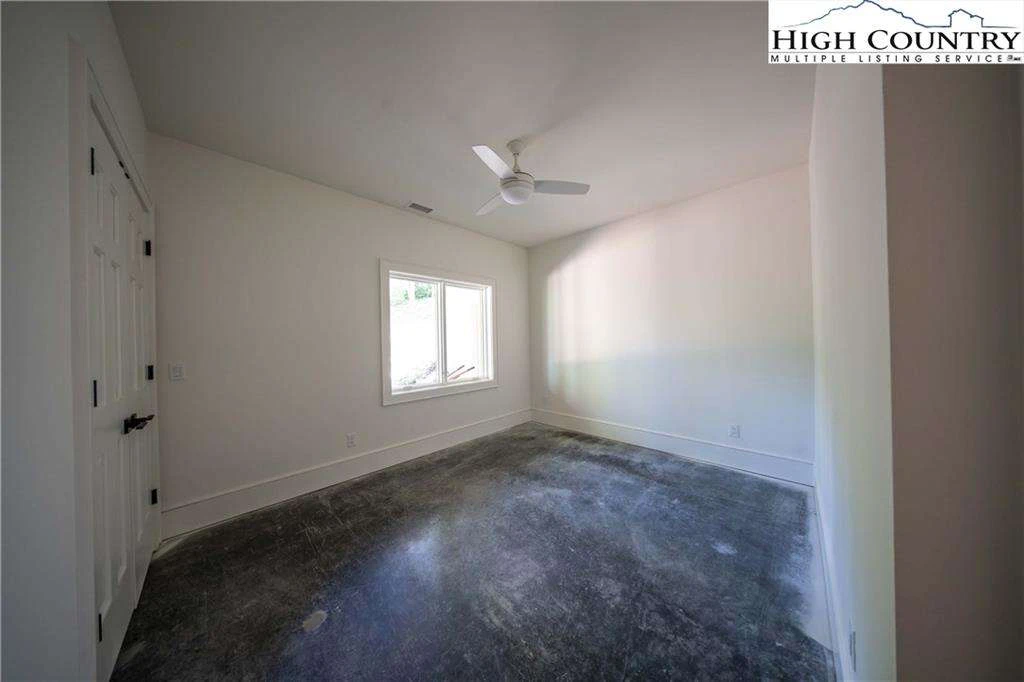 Image number 2 for the current listing