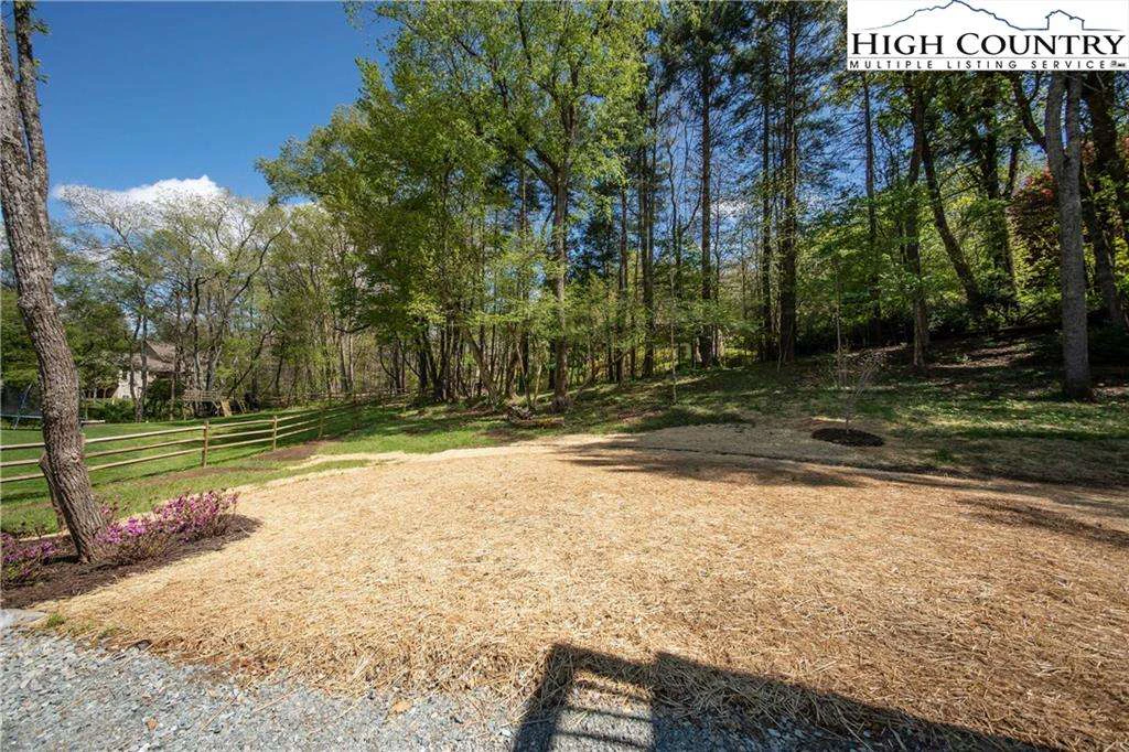 Image number 14 for the current listing