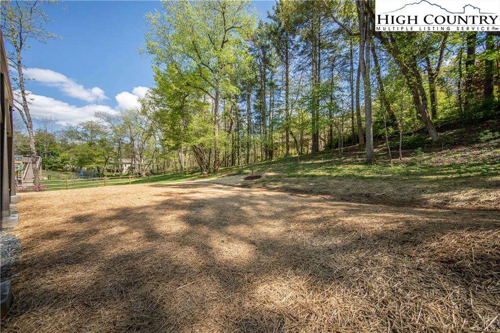 Image number 17 for the current listing