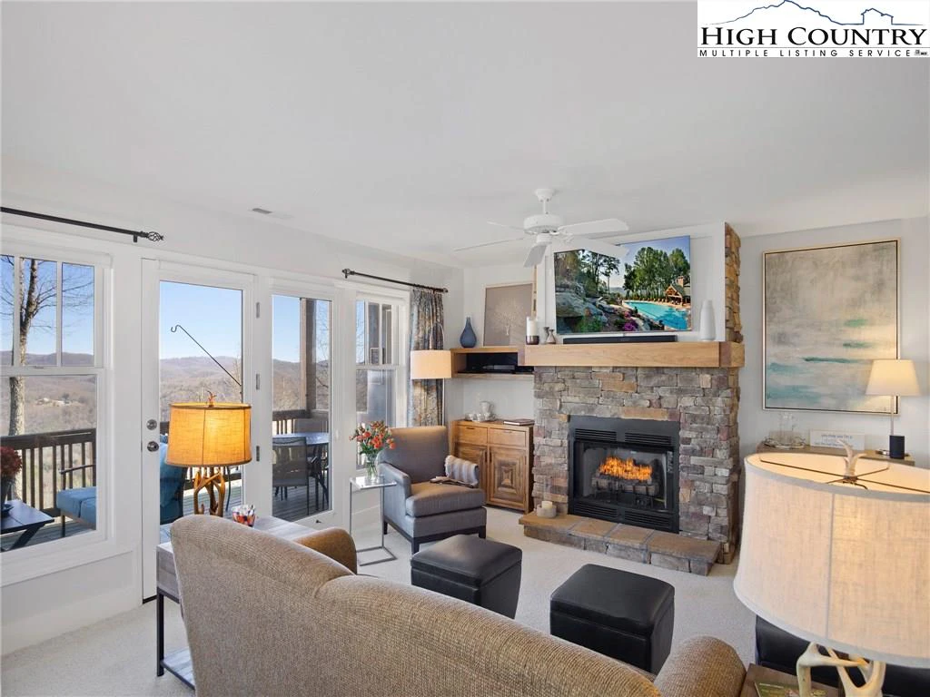 Image number 1 for the current listing