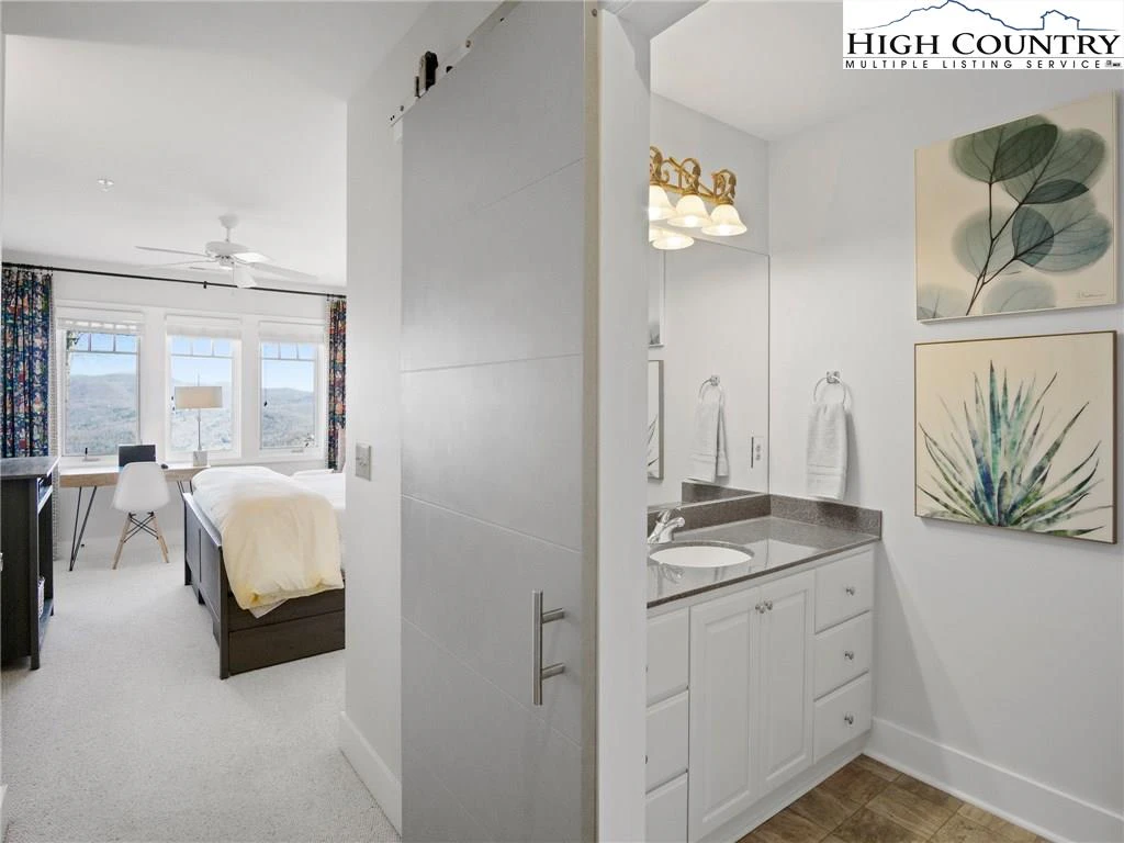 Image number 5 for the current listing