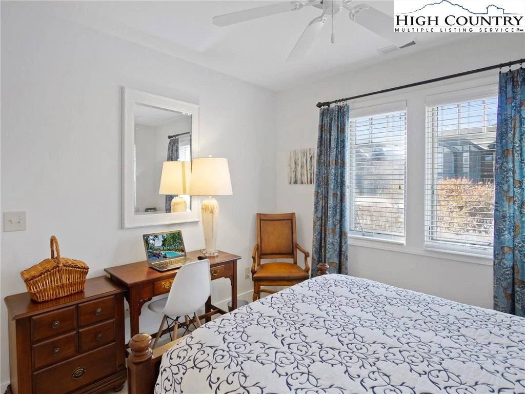 Image number 7 for the current listing