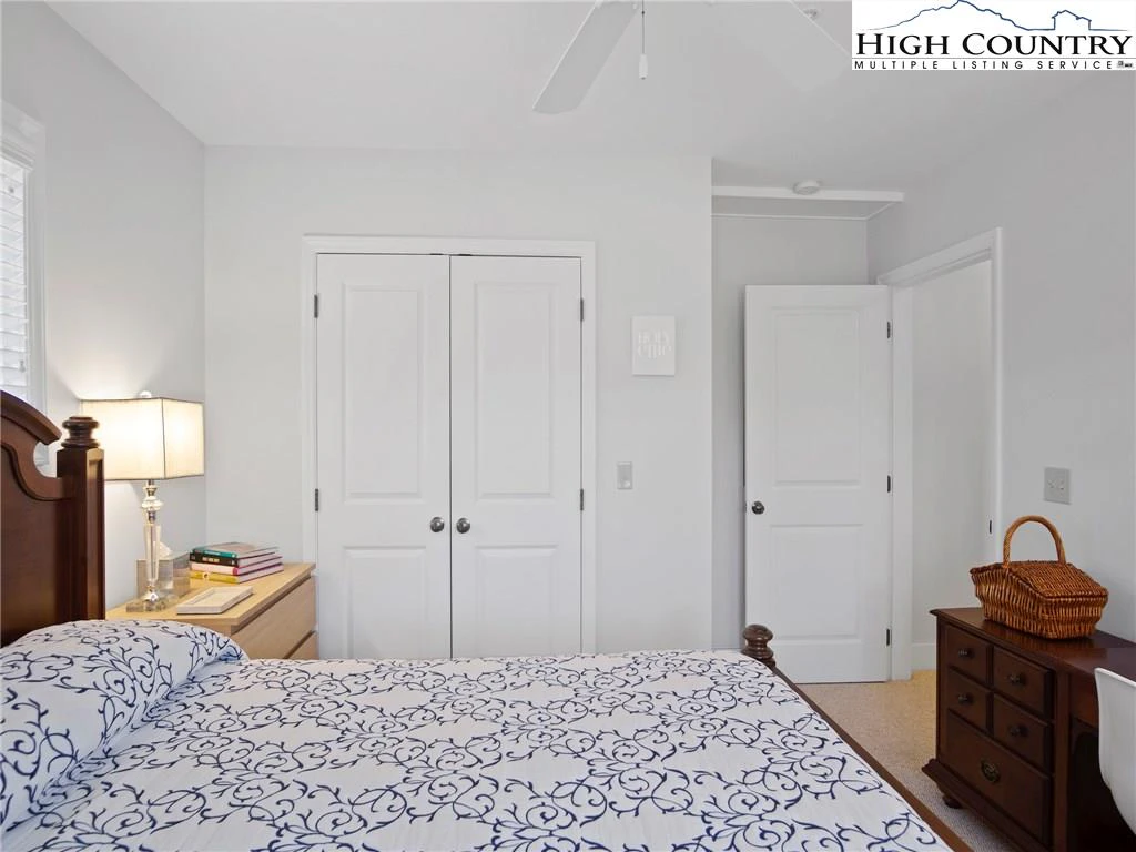 Image number 8 for the current listing