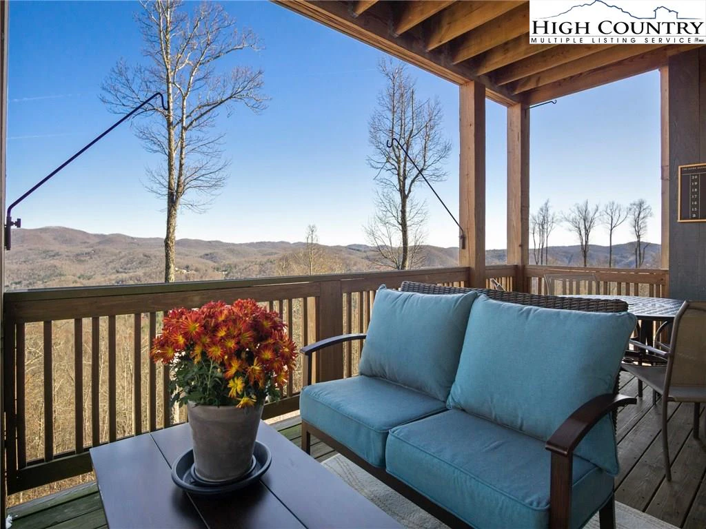 Image number 13 for the current listing