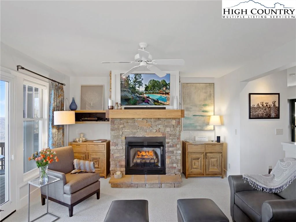 Image number 19 for the current listing