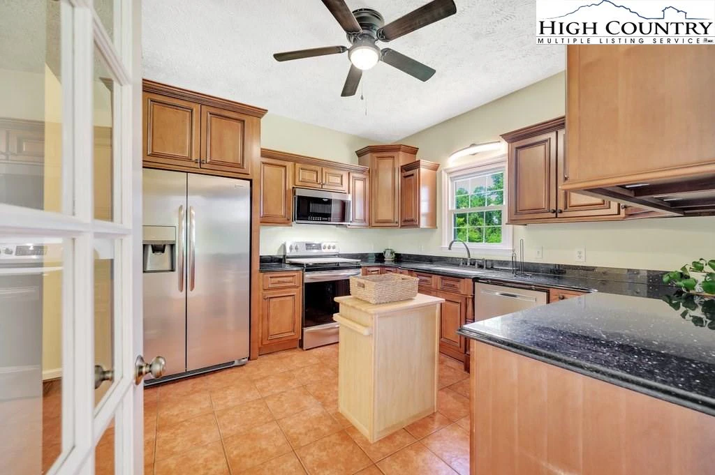 Image number 4 for the current listing