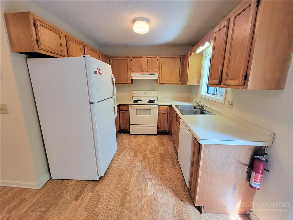 Image number 6 for the current listing