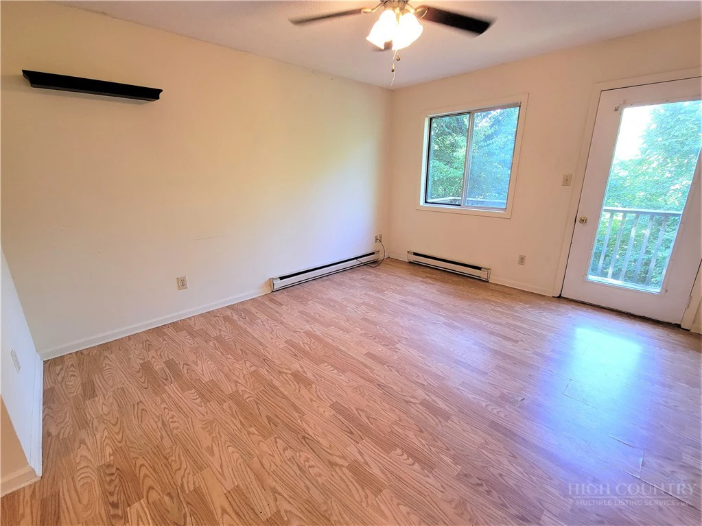 Image number 7 for the current listing