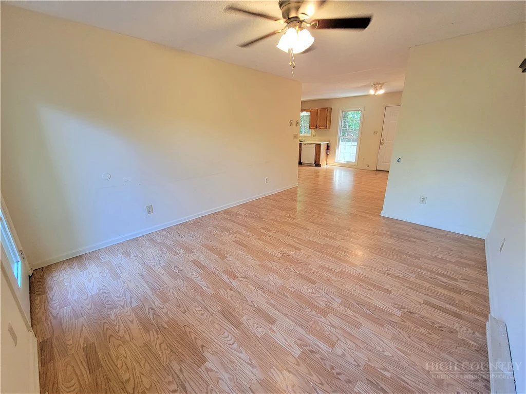Image number 13 for the current listing