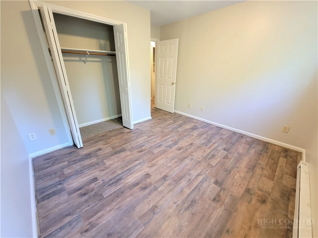 Image number 18 for the current listing