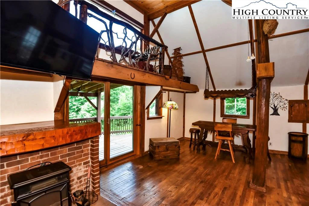 Image number 3 for the current listing