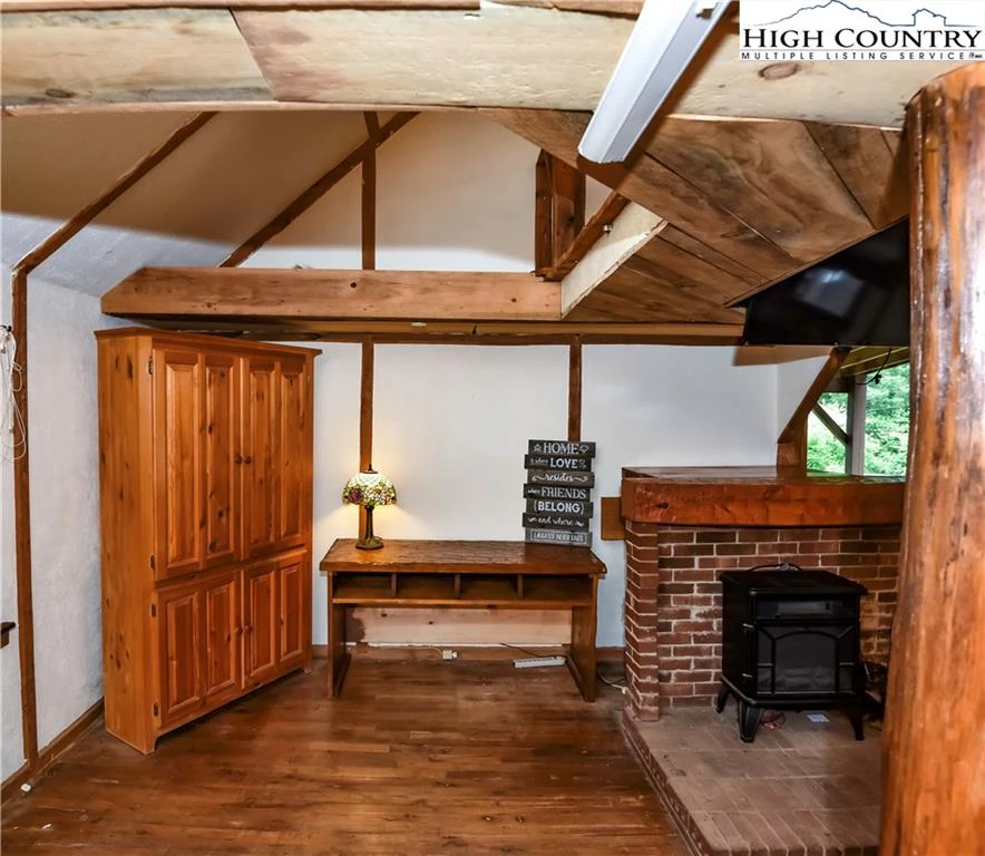 Image number 4 for the current listing