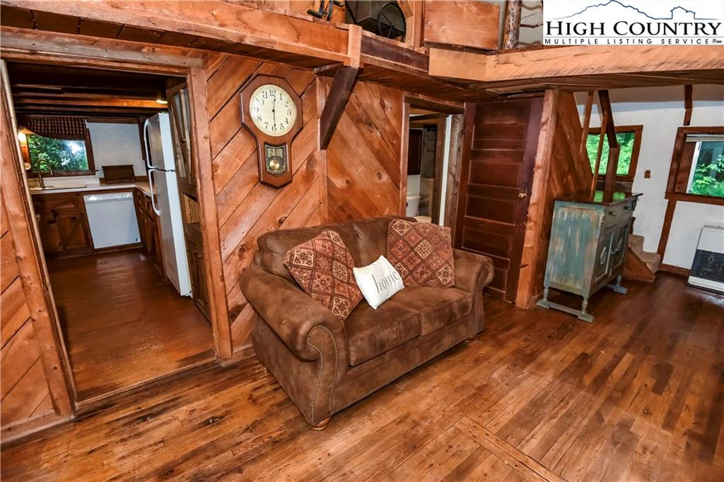 Image number 5 for the current listing