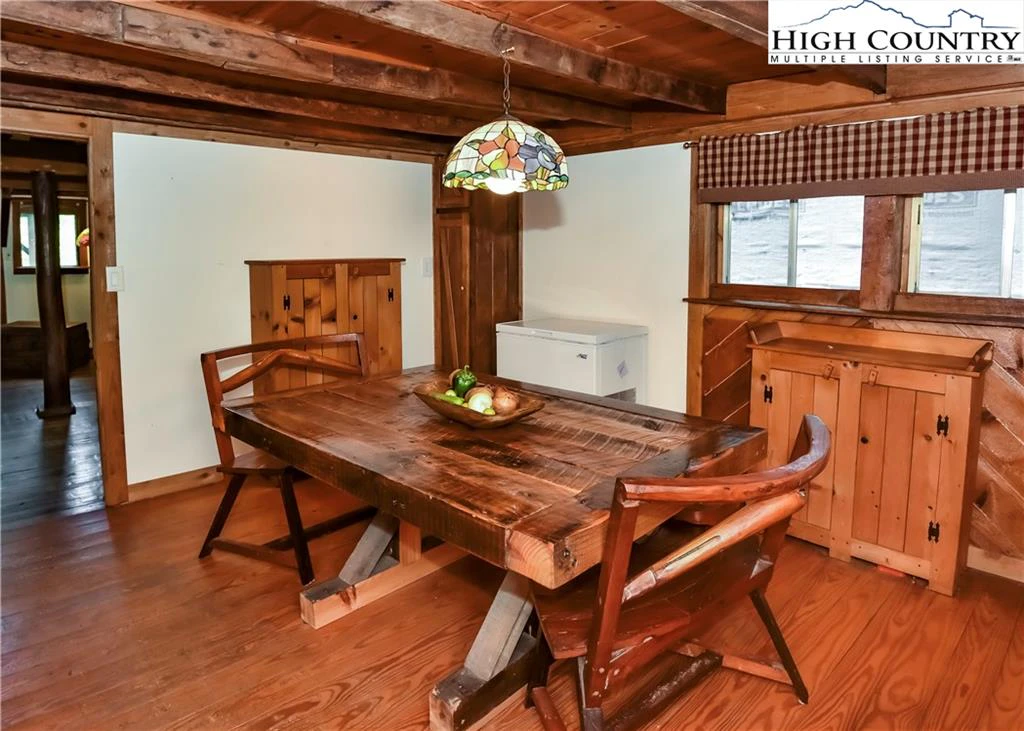 Image number 7 for the current listing