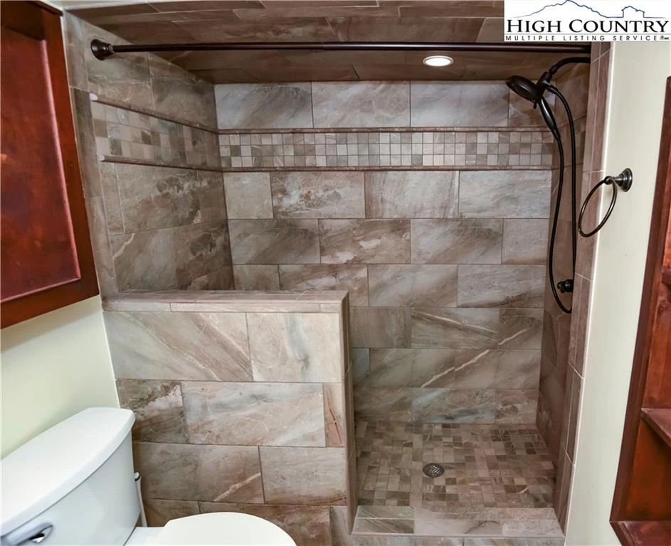 Image number 2 for the current listing