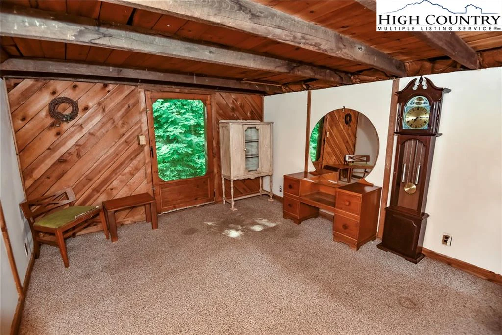 Image number 19 for the current listing