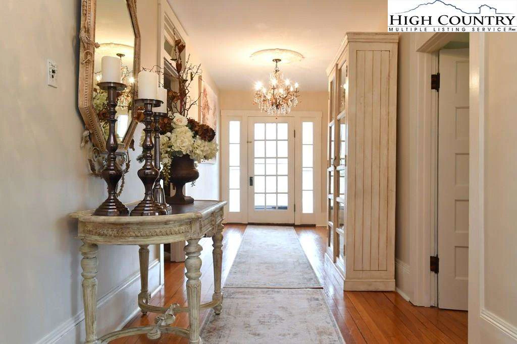 Image number 5 for the current listing