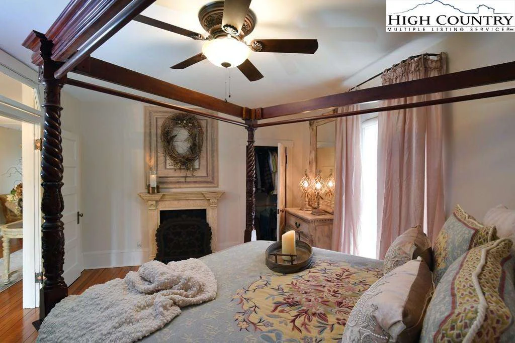 Image number 8 for the current listing