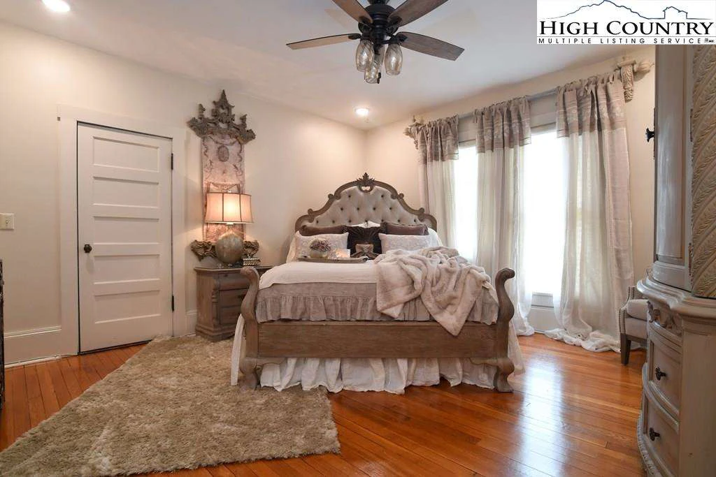 Image number 10 for the current listing