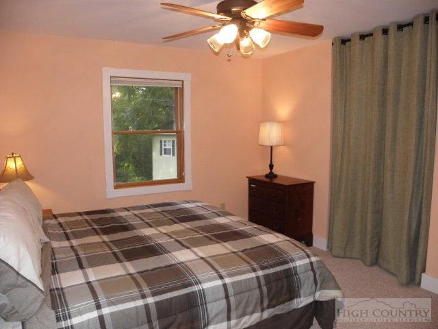 Image number 2 for the current listing