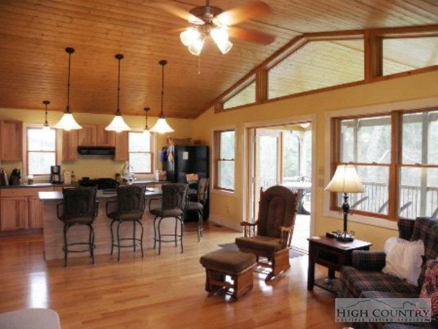 Image number 7 for the current listing