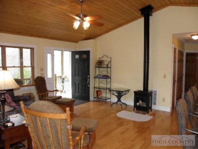 Image number 6 for the current listing